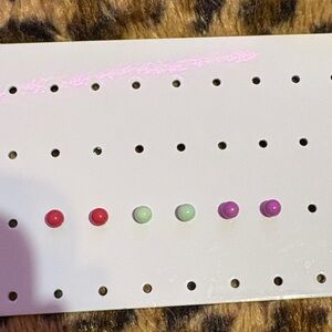 4 for 18$ 🔥 Set of Women’s Stud Earrings in Red, Mint Green & Purple